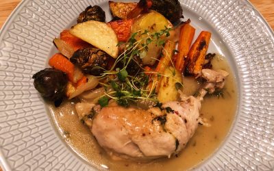 Kycklingklubba i vin- och buljongsås och rotfrukter