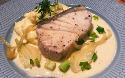 Hälleflundra i vitvinssås och västerbottenmos
