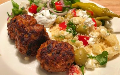 Kycklingbullar med pesto och couscousblandning