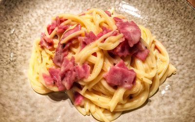 Carbonara med kalkonbacon och grädde