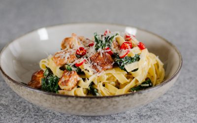 Chili halloumipasta med svartkål