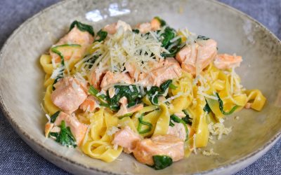 Laxpasta med spenat