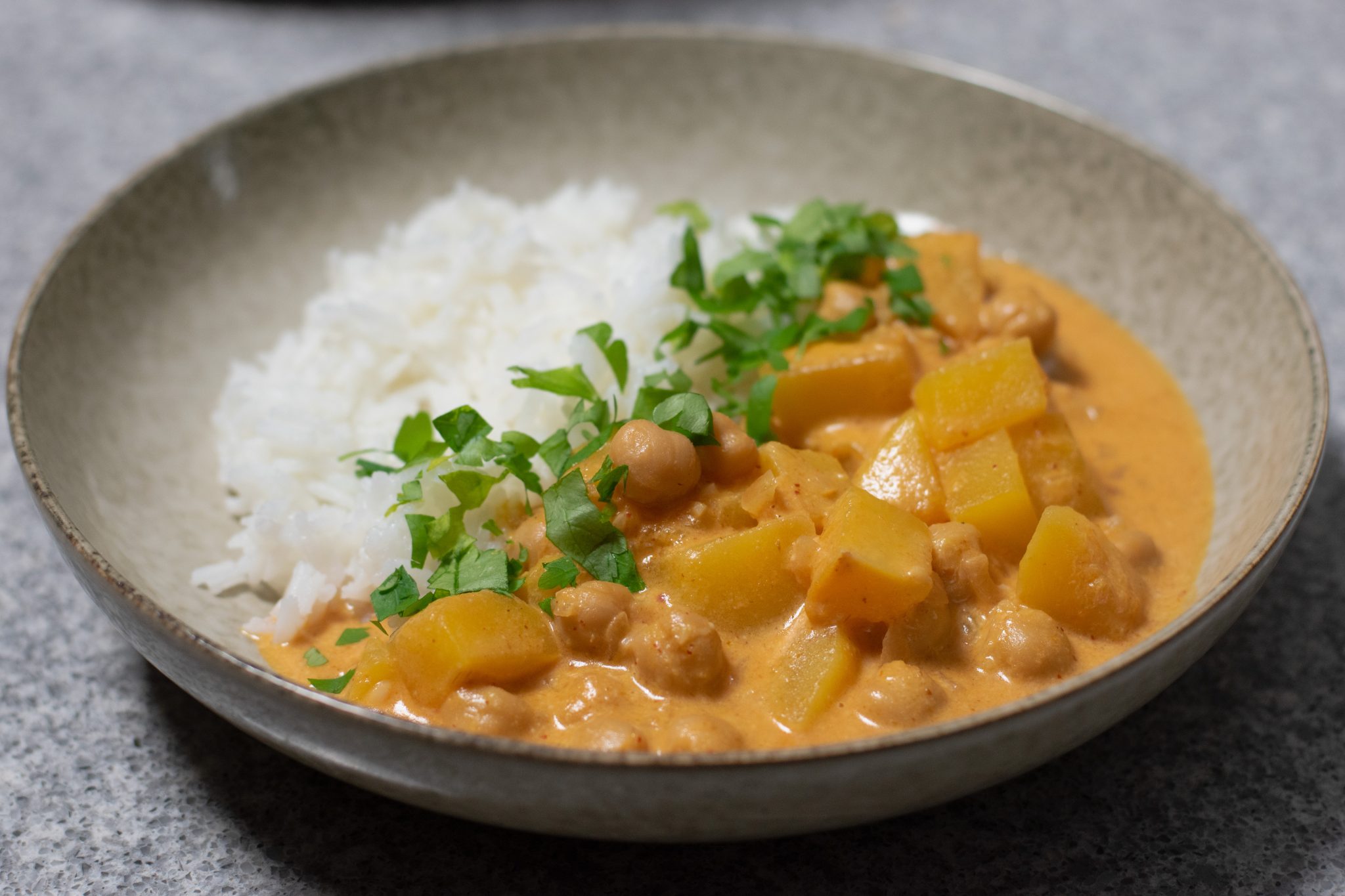 Pumpa och kikärtsgryta med röd curry - Elina & Mickes mat